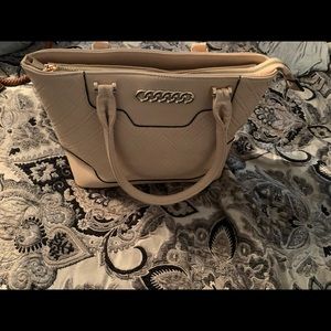 10/$25 Purse I am not sure of the brand name 3 inside pouches 1 out medium size